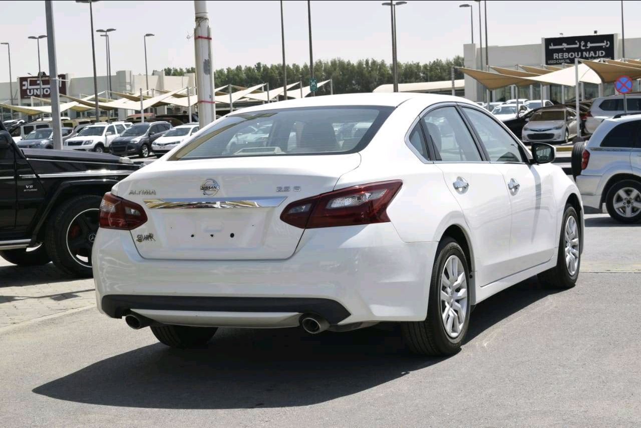 Nissan Altima - Image 2