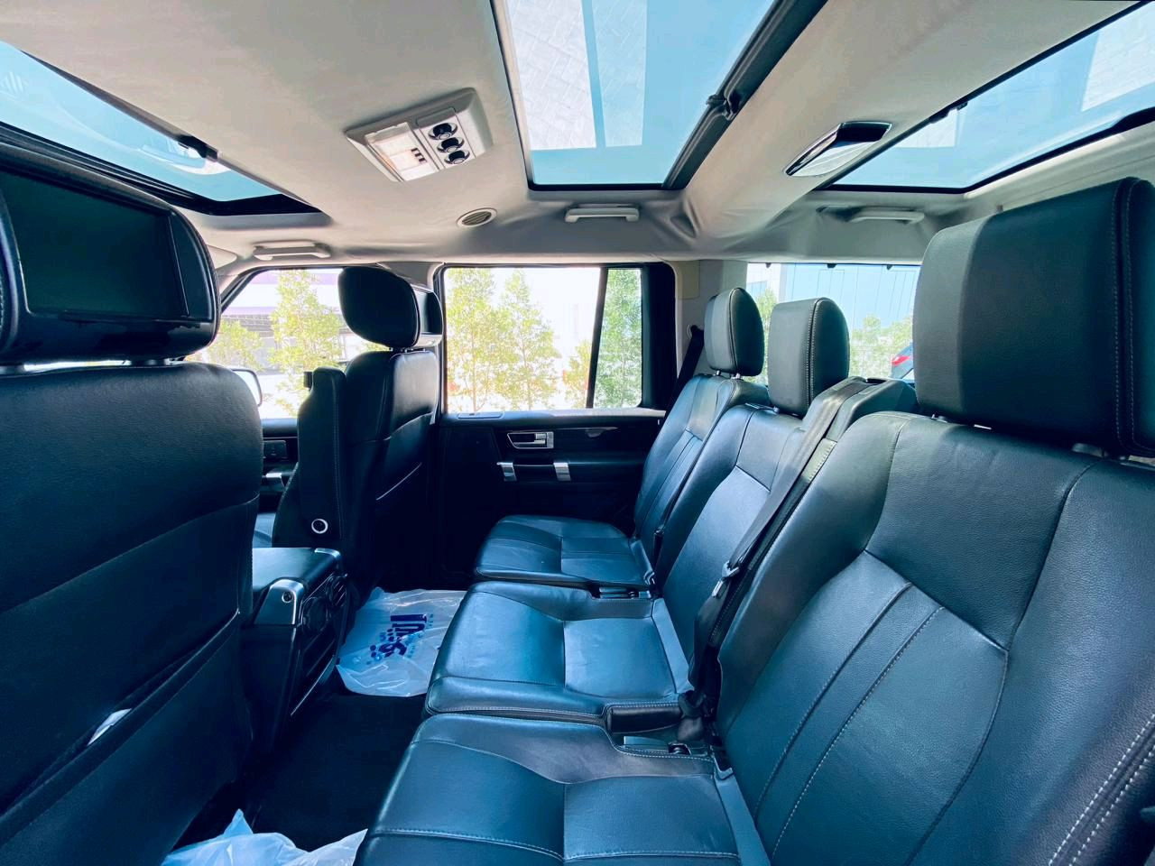 Land Rover LR4 - Image 10