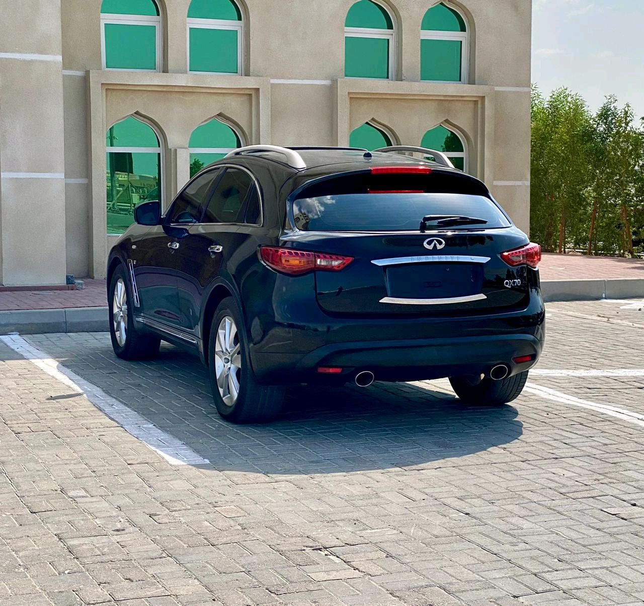 Infiniti QX70 - Image 6