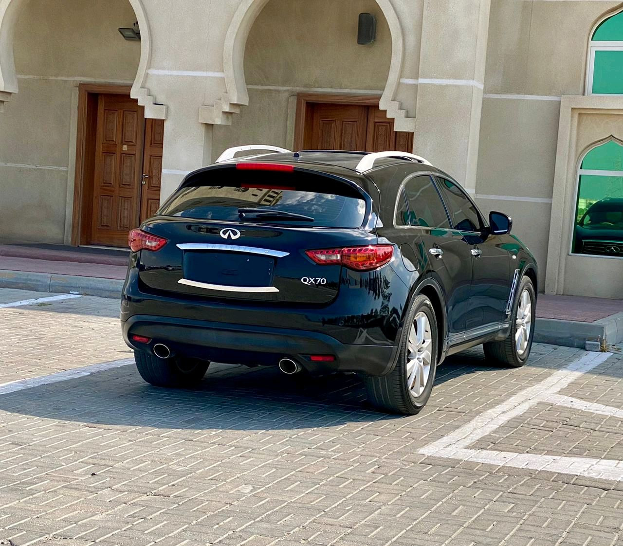 Infiniti QX70 - Image 5