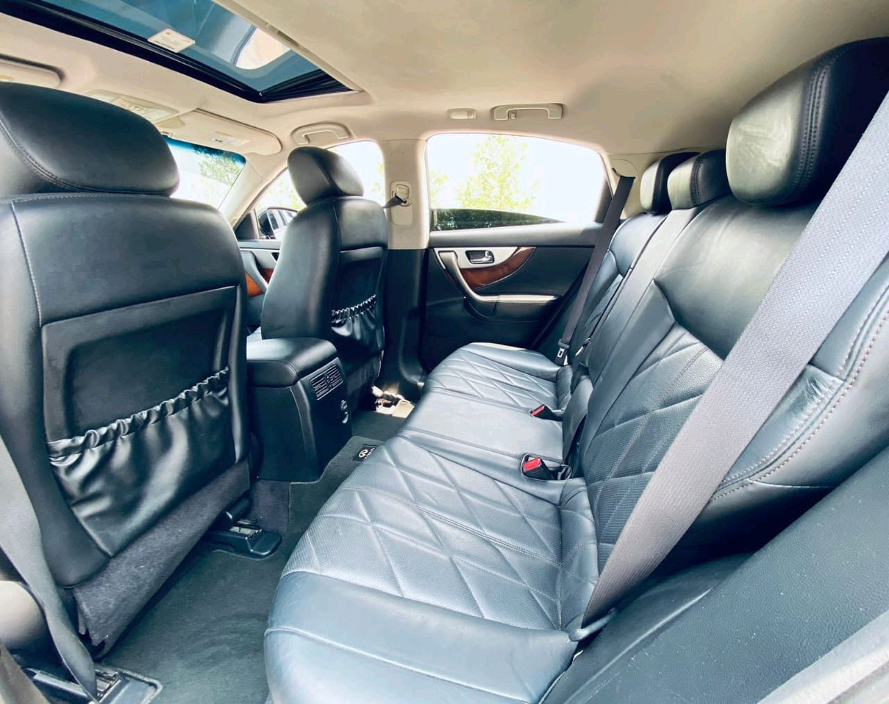 Infiniti QX70 - Image 3