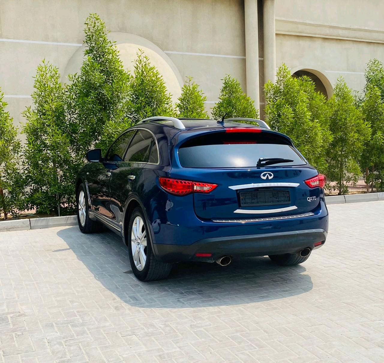 Infiniti QX70 - Image 7