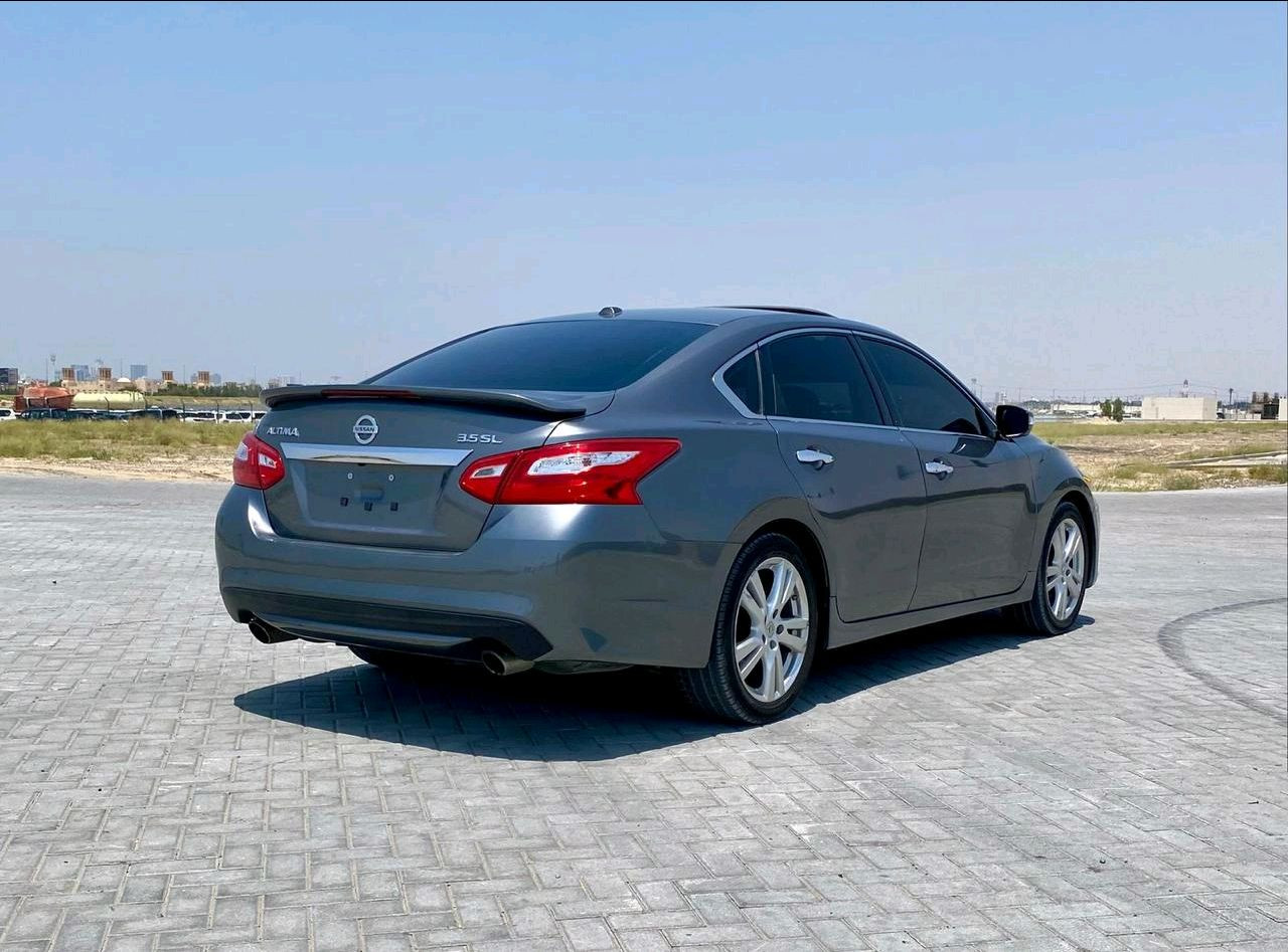 Nissan Altima - Image 4