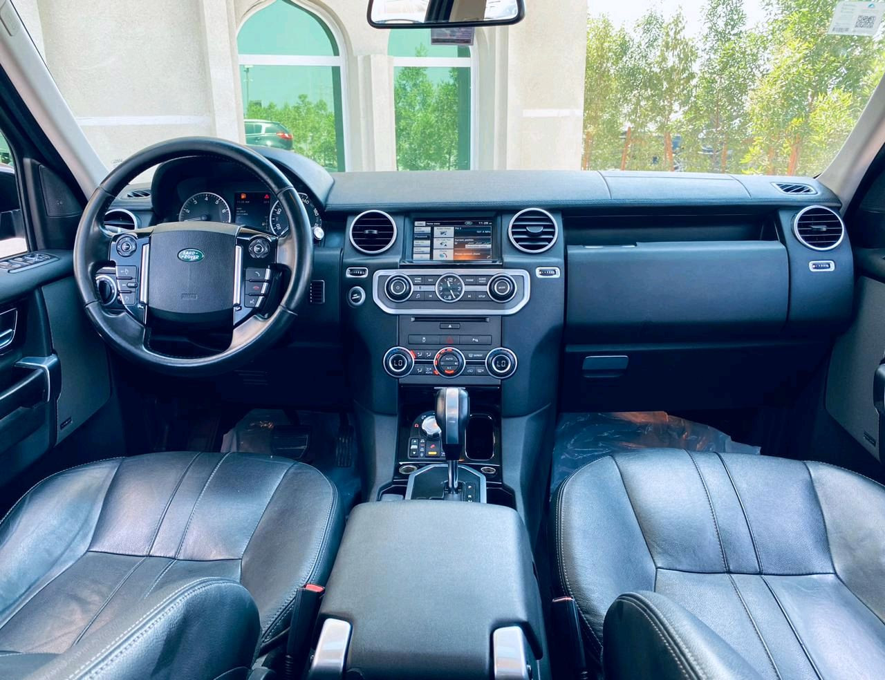 Land Rover LR4 - Image 8