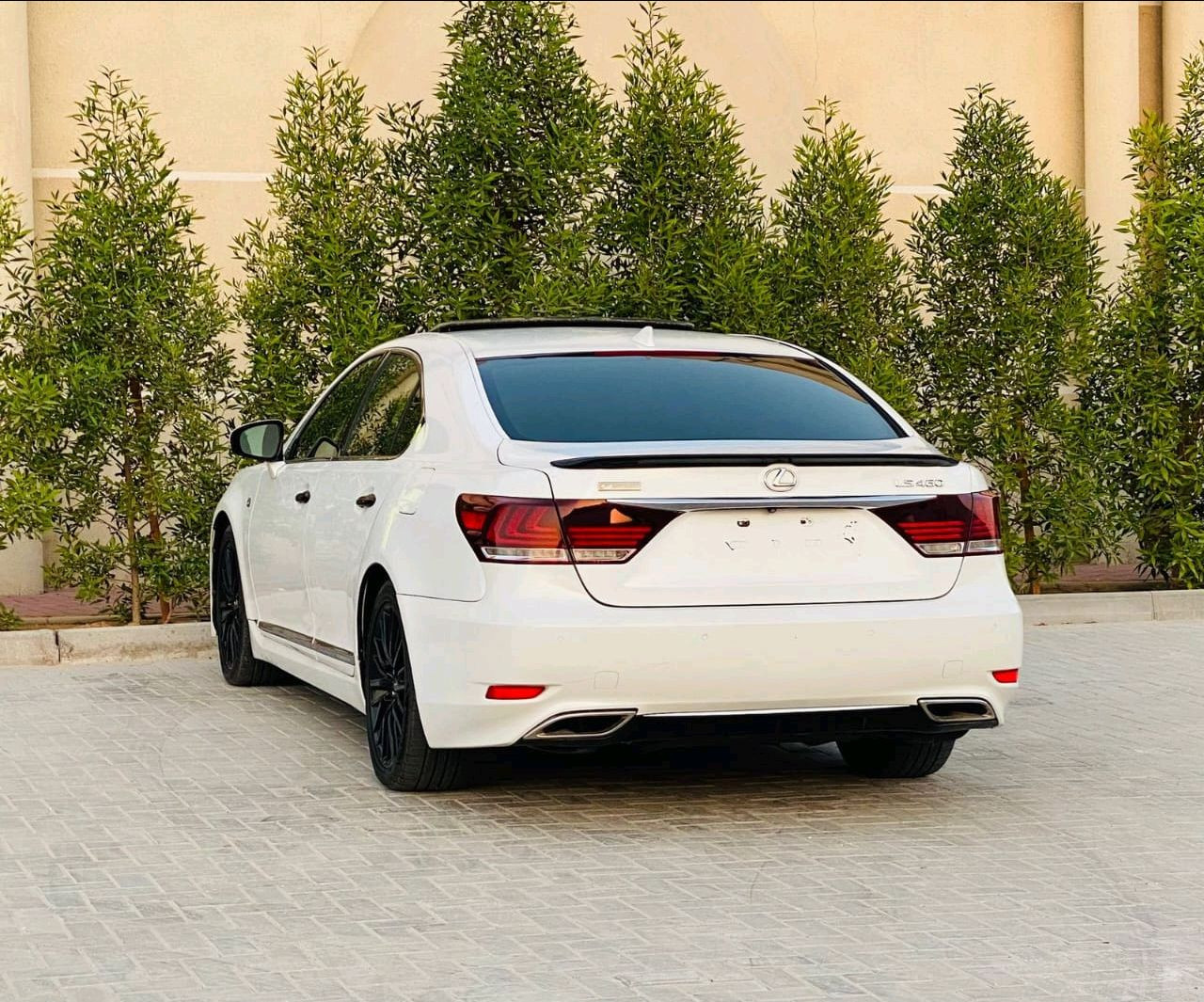 Lexus LS-Series - Image 12