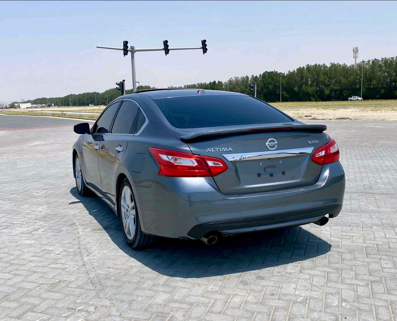 Nissan Altima - Image 9