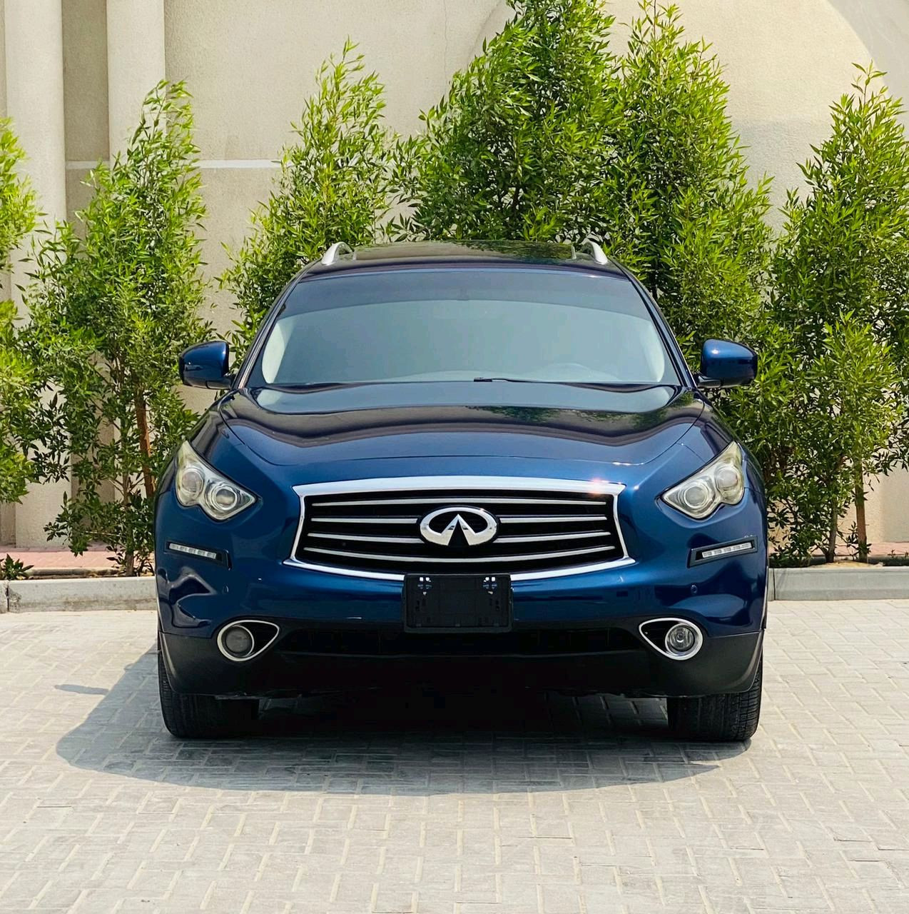 Infiniti QX70 - Image 12