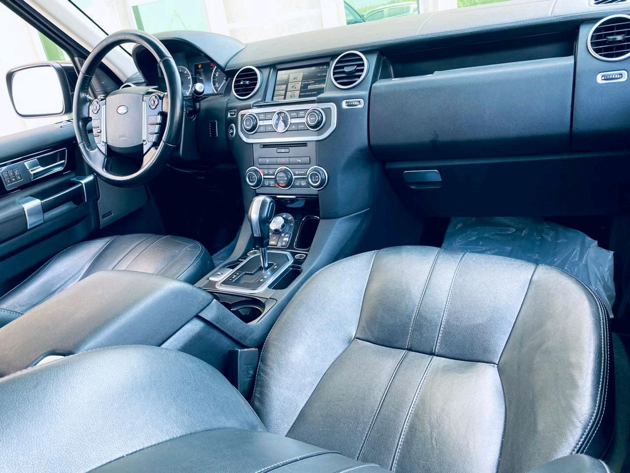 Land Rover LR4 - Image 9