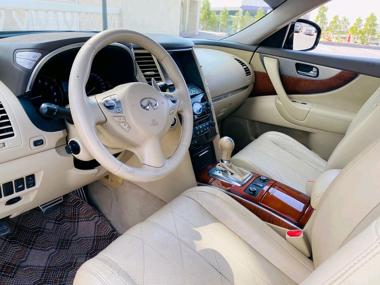 Infiniti QX70 - Image 8