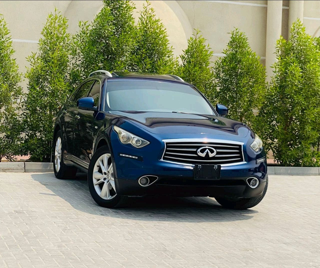 Infiniti QX70 - Image 11