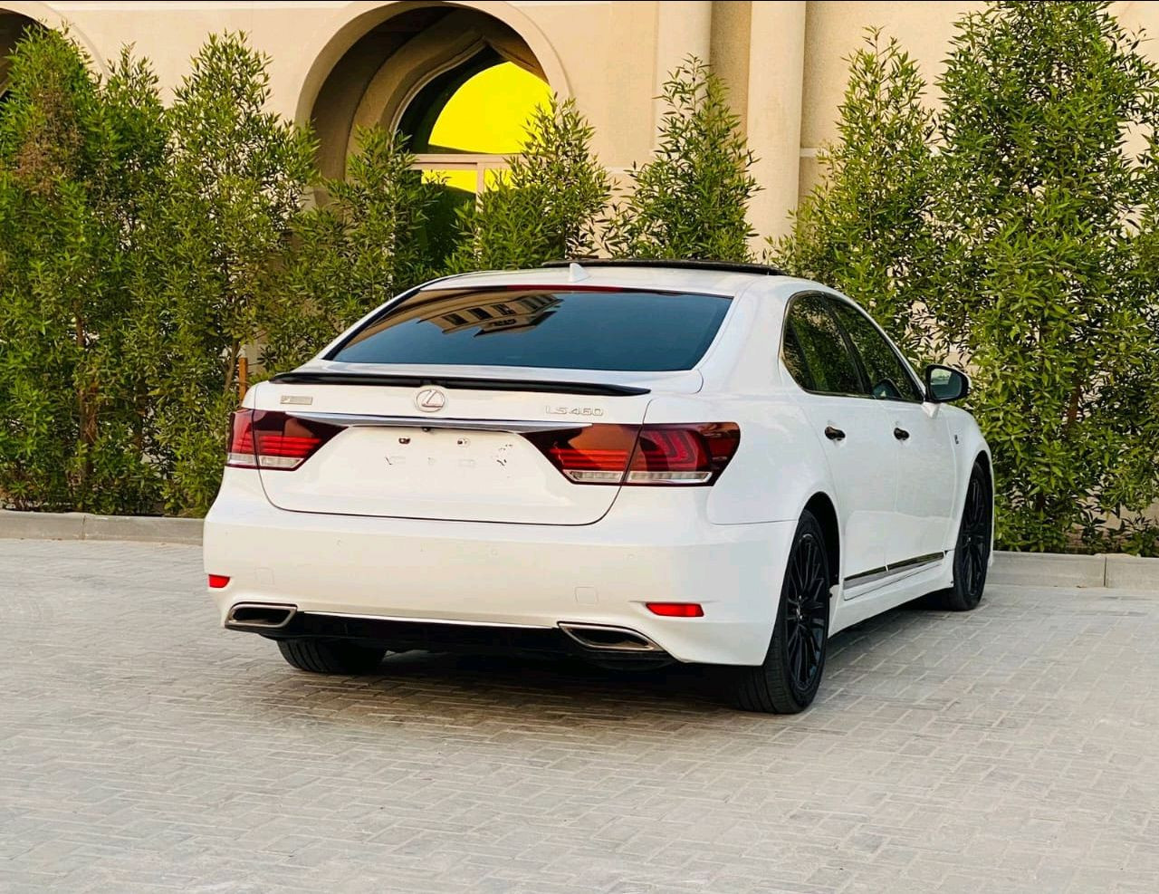 Lexus LS-Series - Image 11
