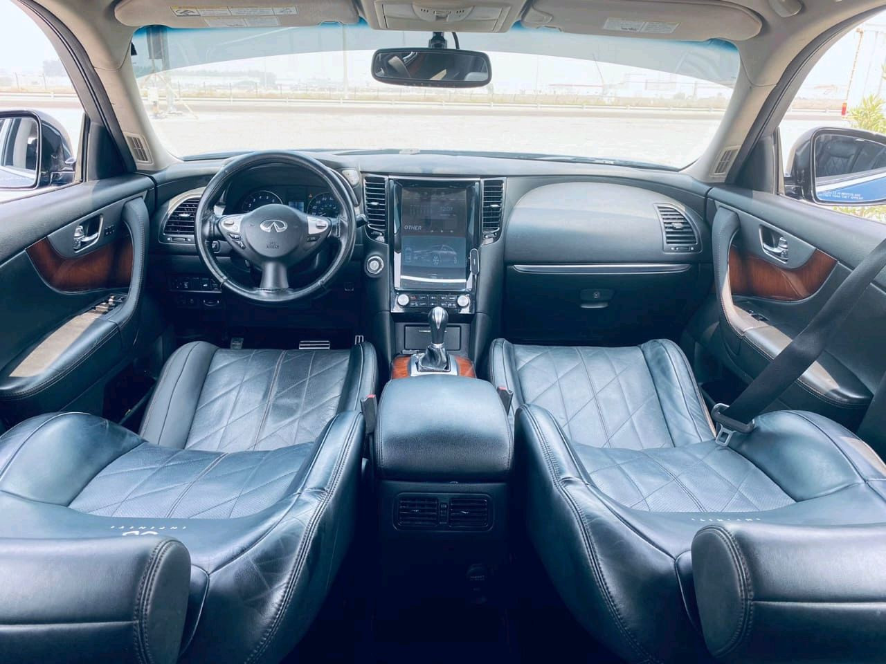 Infiniti QX70 - Image 10