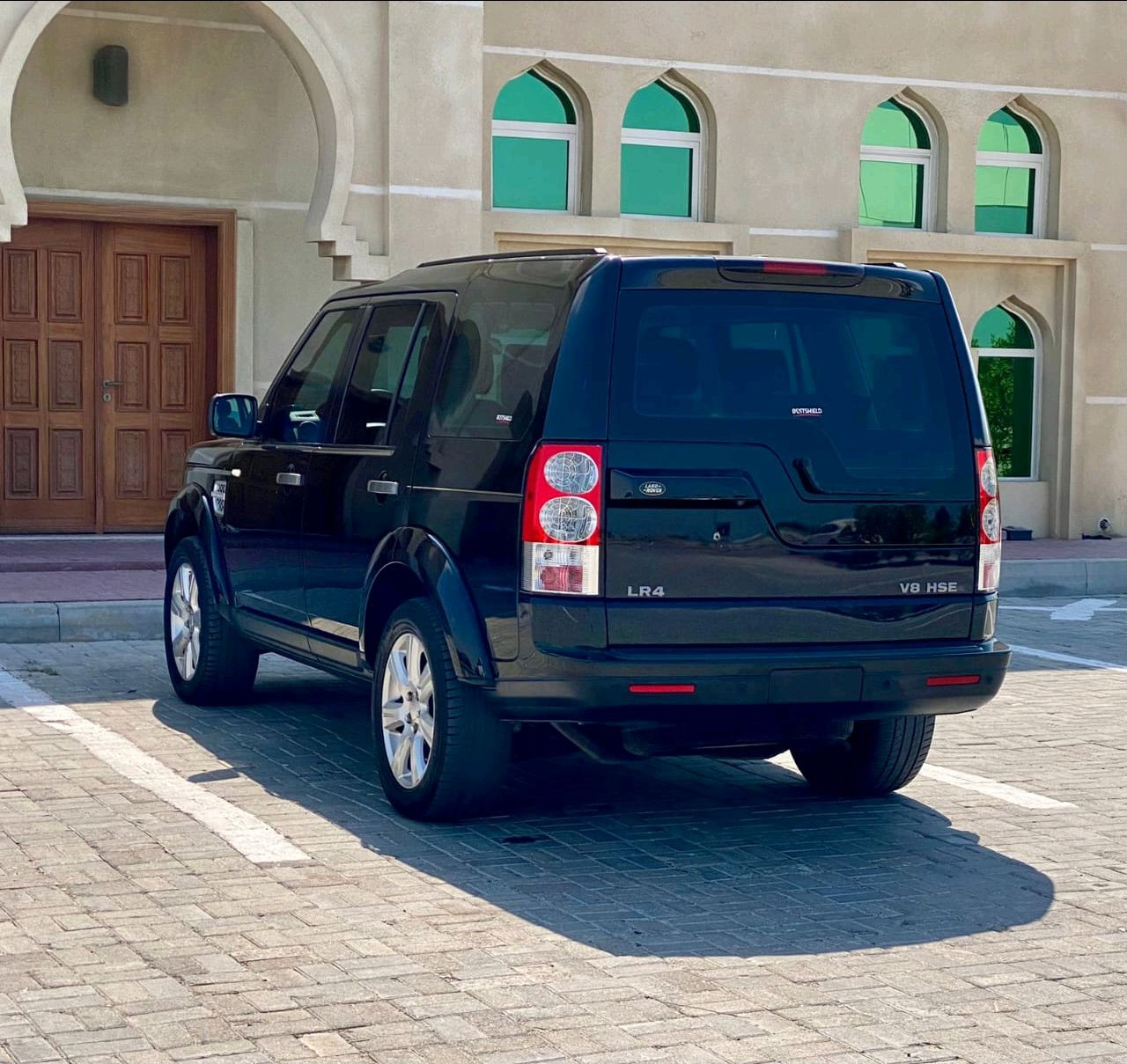 Land Rover LR4 - Image 6
