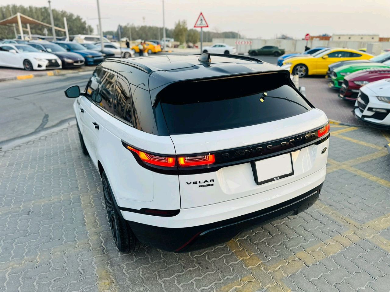 Range Rover VELAR - Image 9