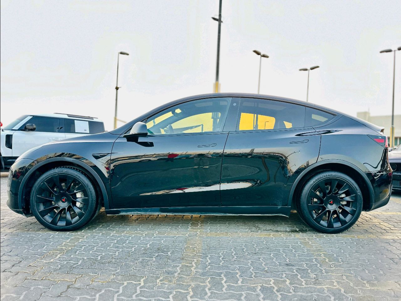 Tesla Y - Image 9