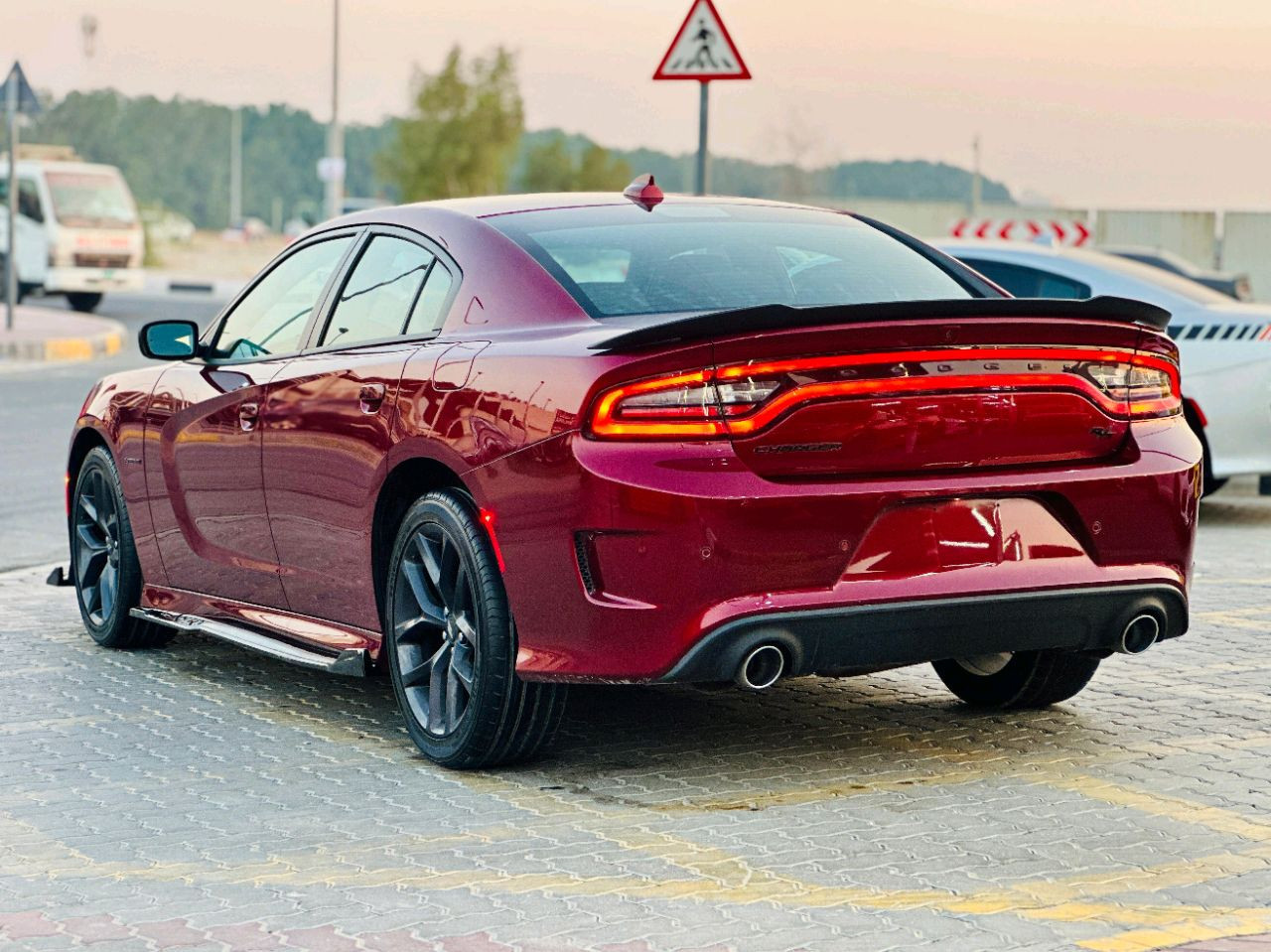 Dodge Charger - Image 10