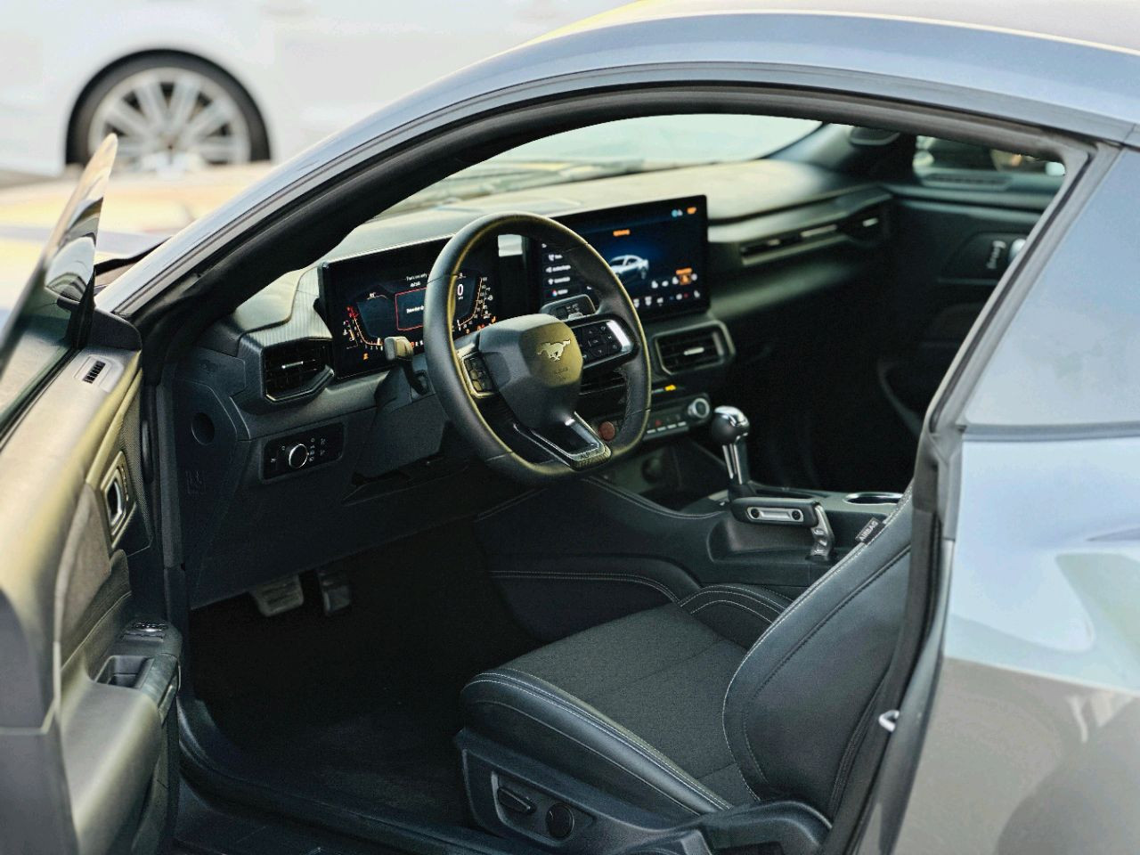 Ford Mustang - Image 11