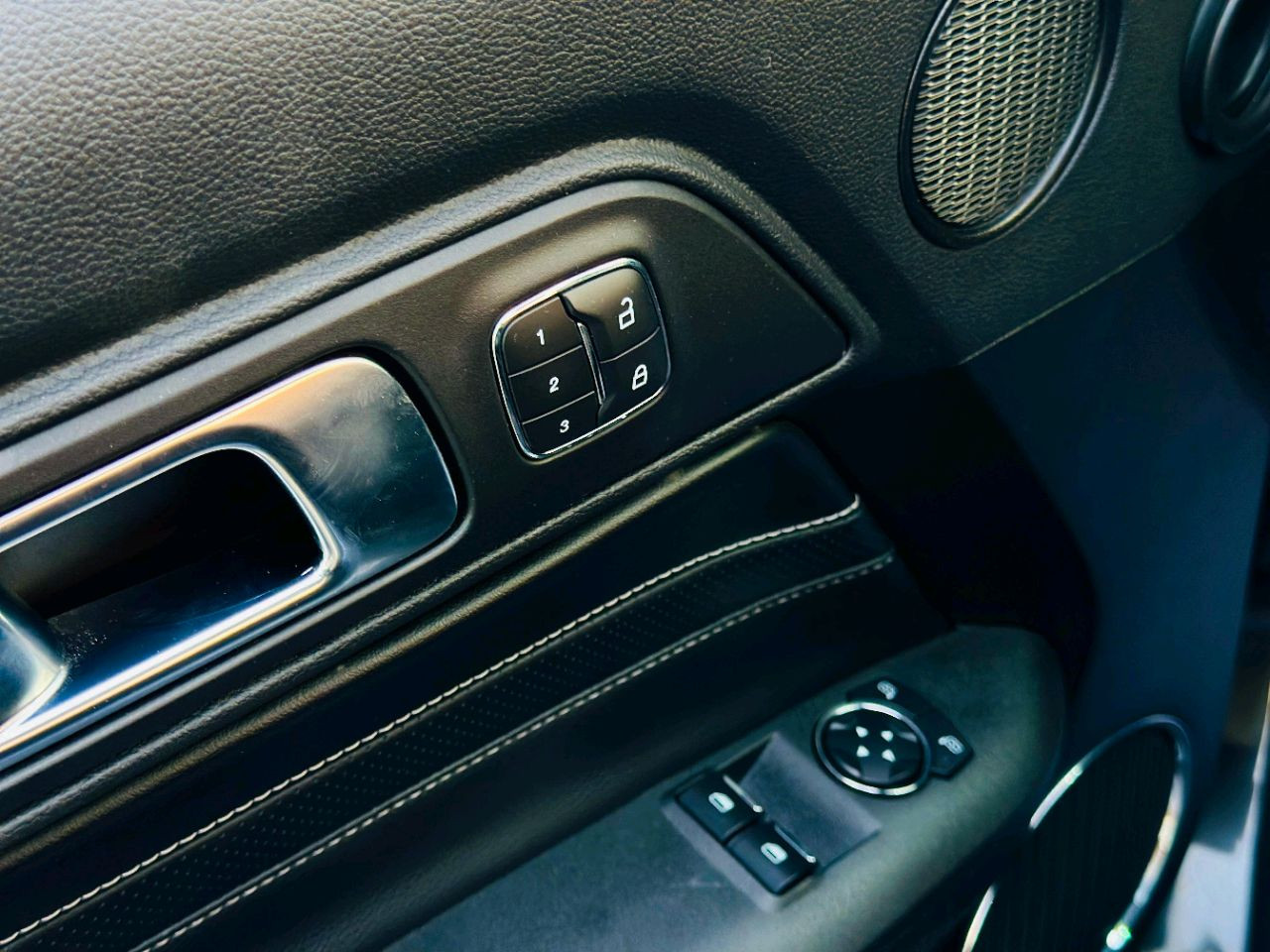 Ford Mustang - Image 9