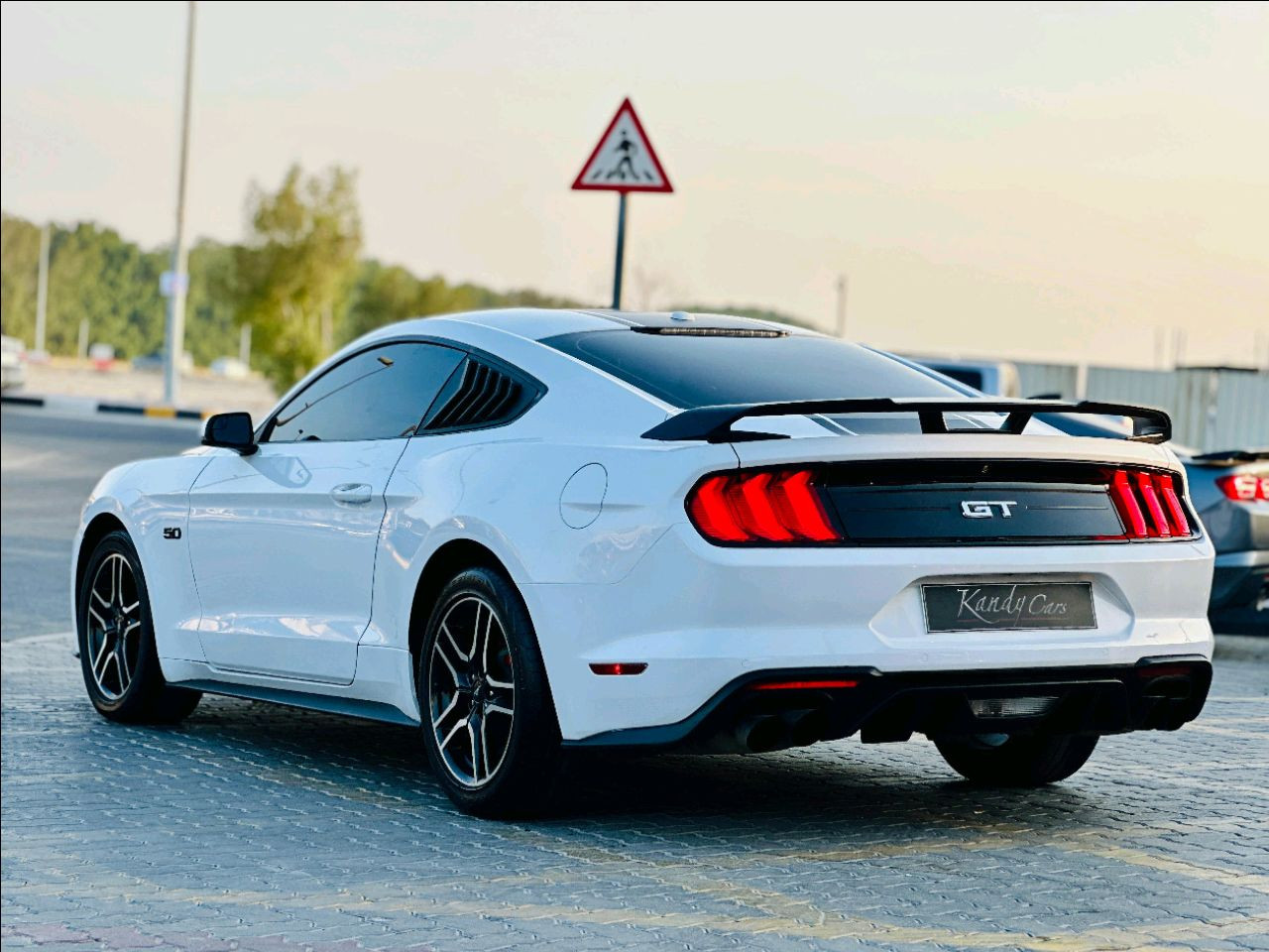 Ford Mustang - Image 8