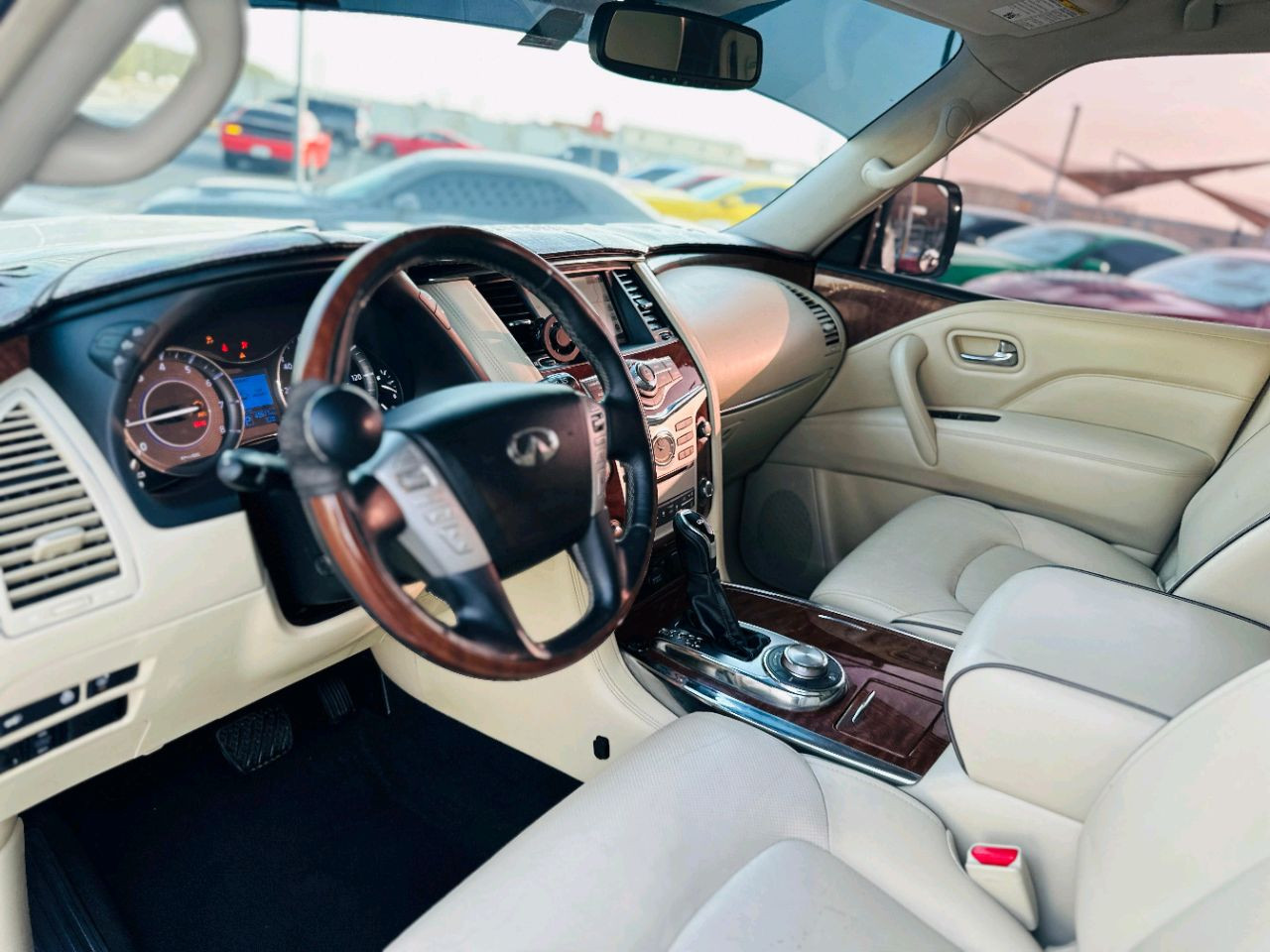 Infiniti QX80 - Image 10