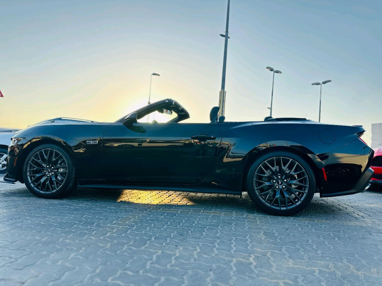 Ford Mustang - Image 9