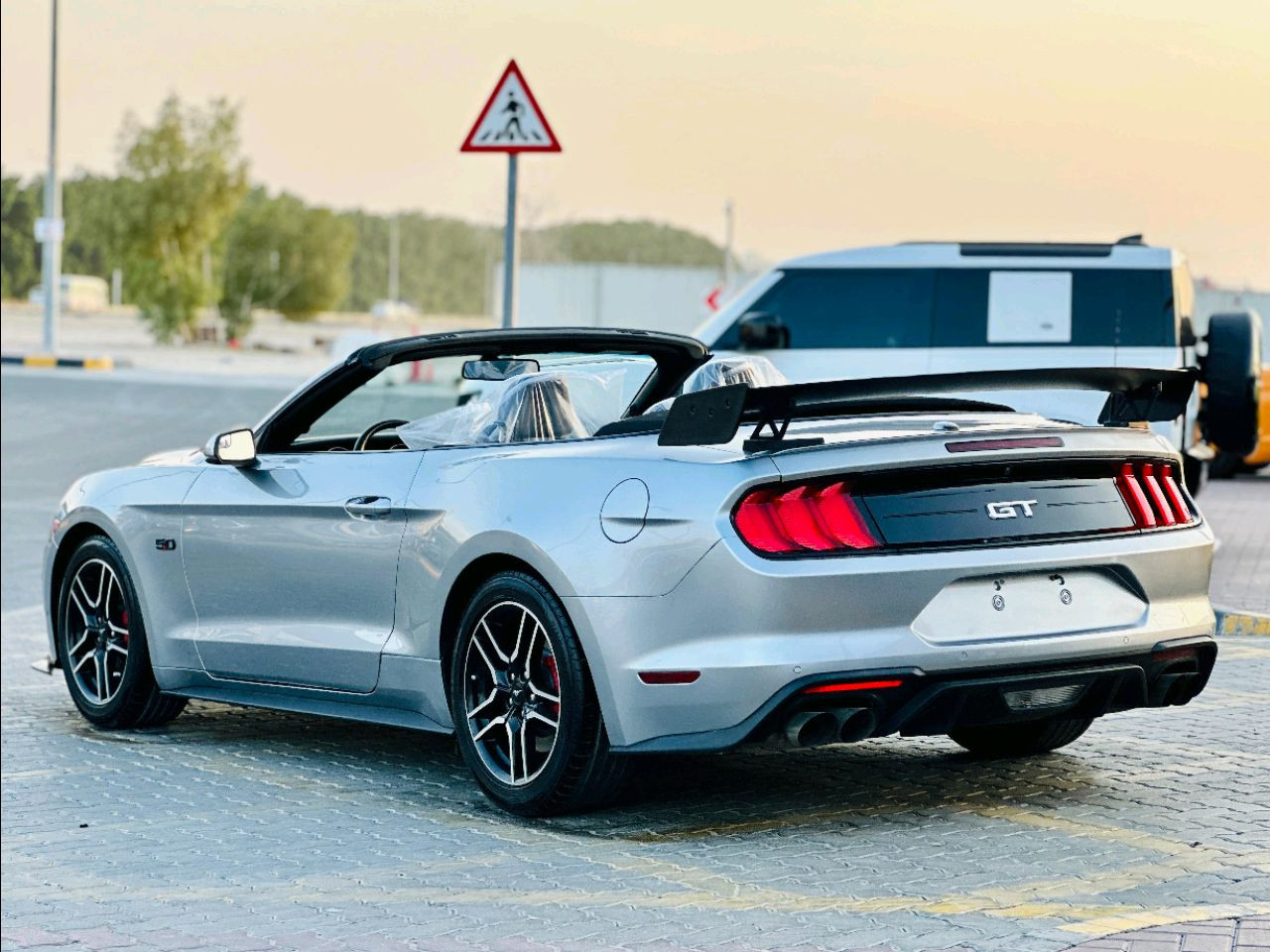 Ford Mustang - Image 8