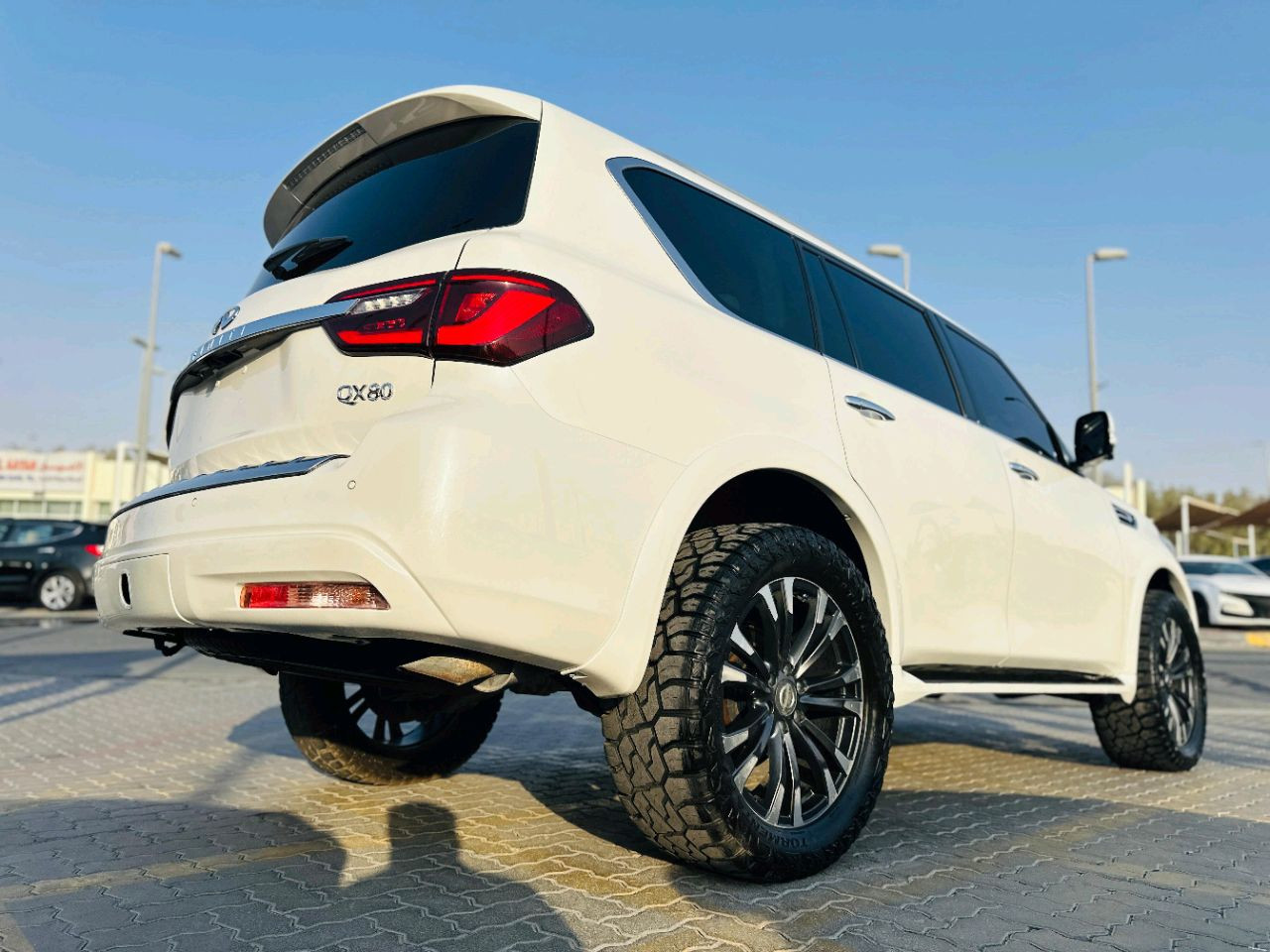 Infiniti QX80 - Image 6