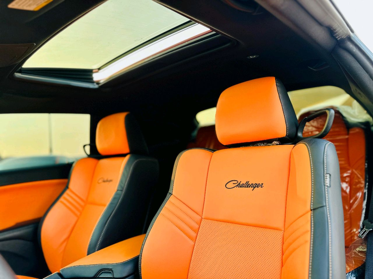 Dodge Challenger - Image 12
