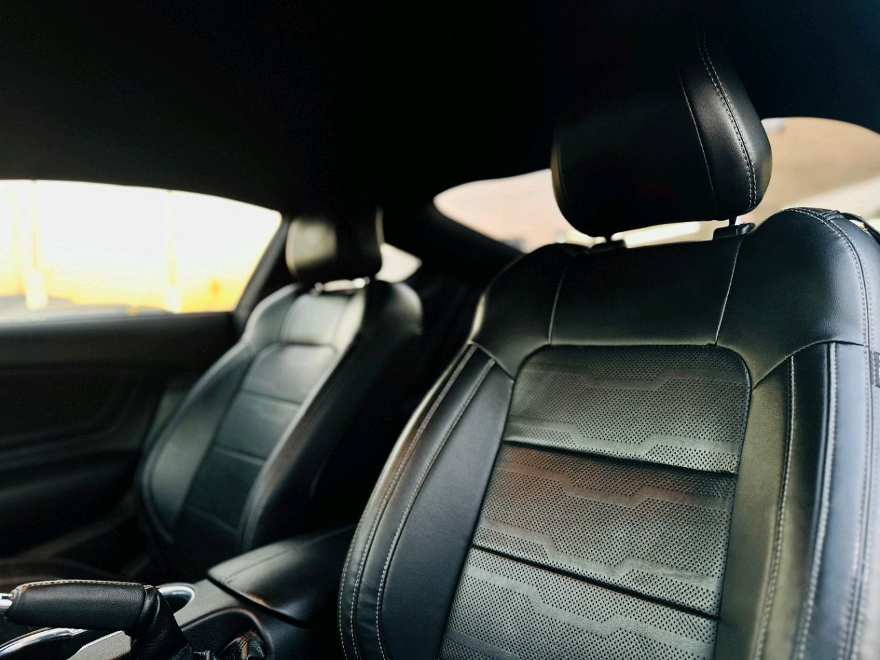 Ford Mustang - Image 12