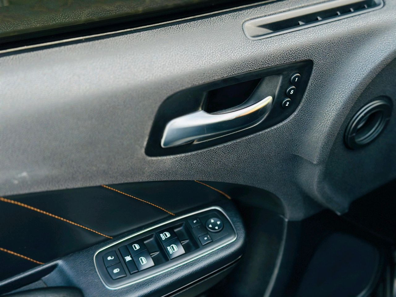 Dodge Charger - Image 10