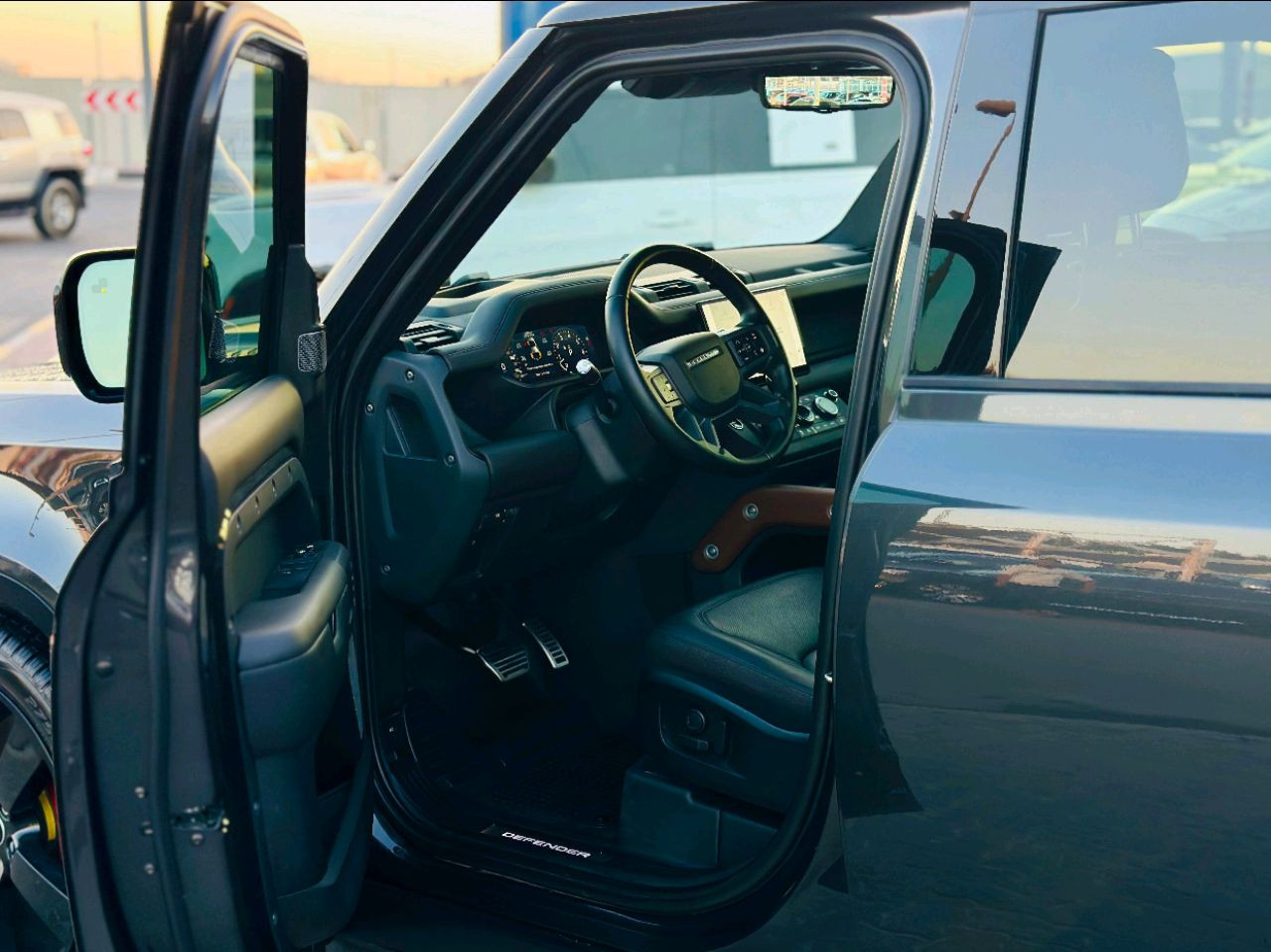 Land Rover Defender - Image 11
