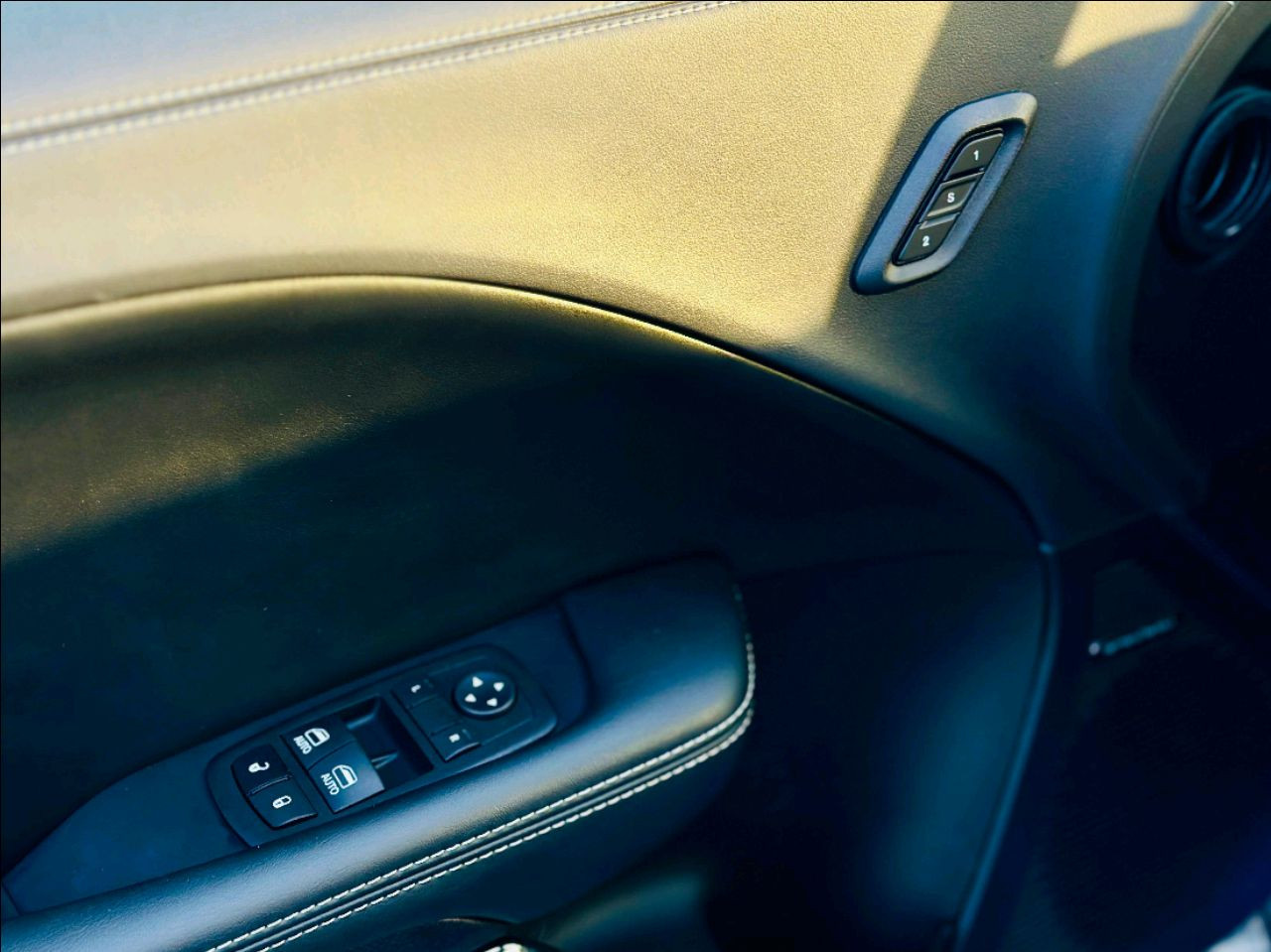 Dodge Challenger - Image 5