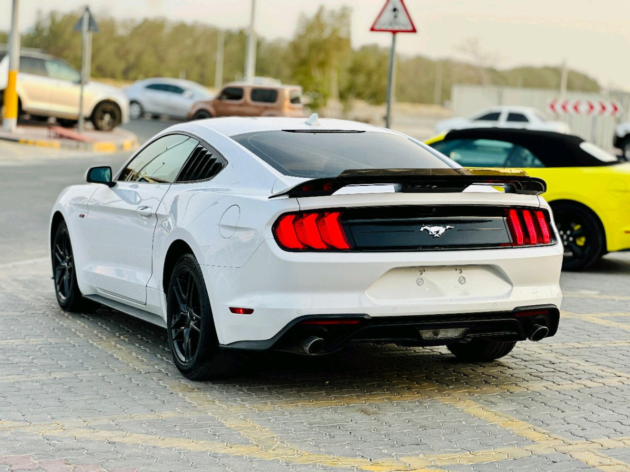 Ford Mustang - Image 8
