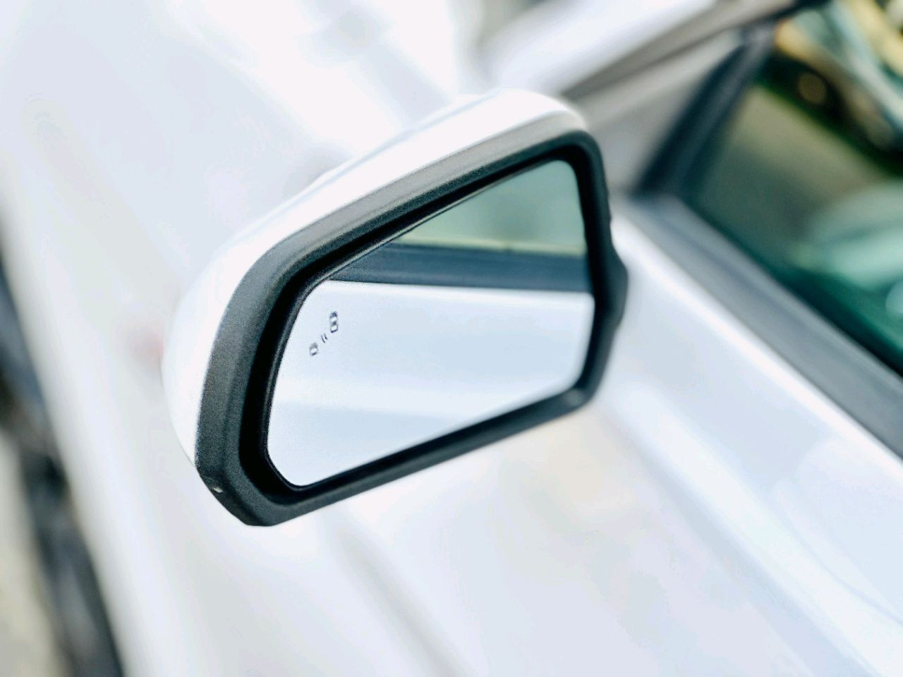 Ford Mustang - Image 10