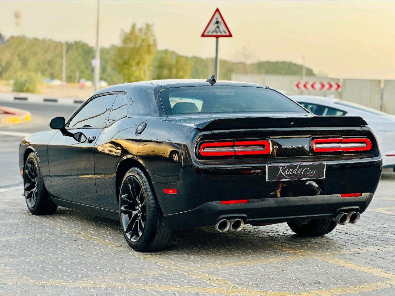 Dodge Challenger - Image 9