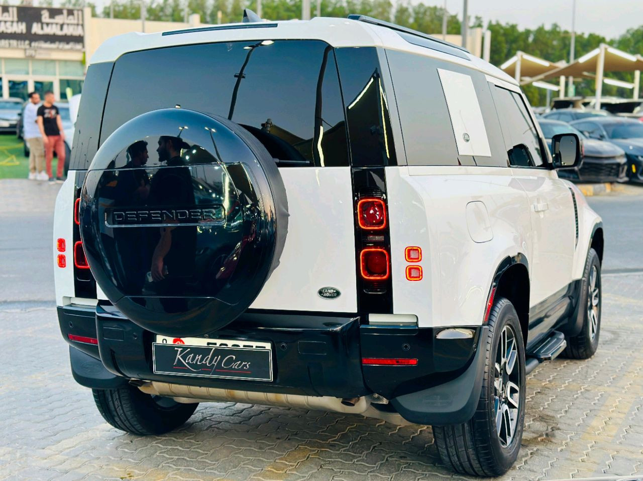 Land Rover Defender - Image 6