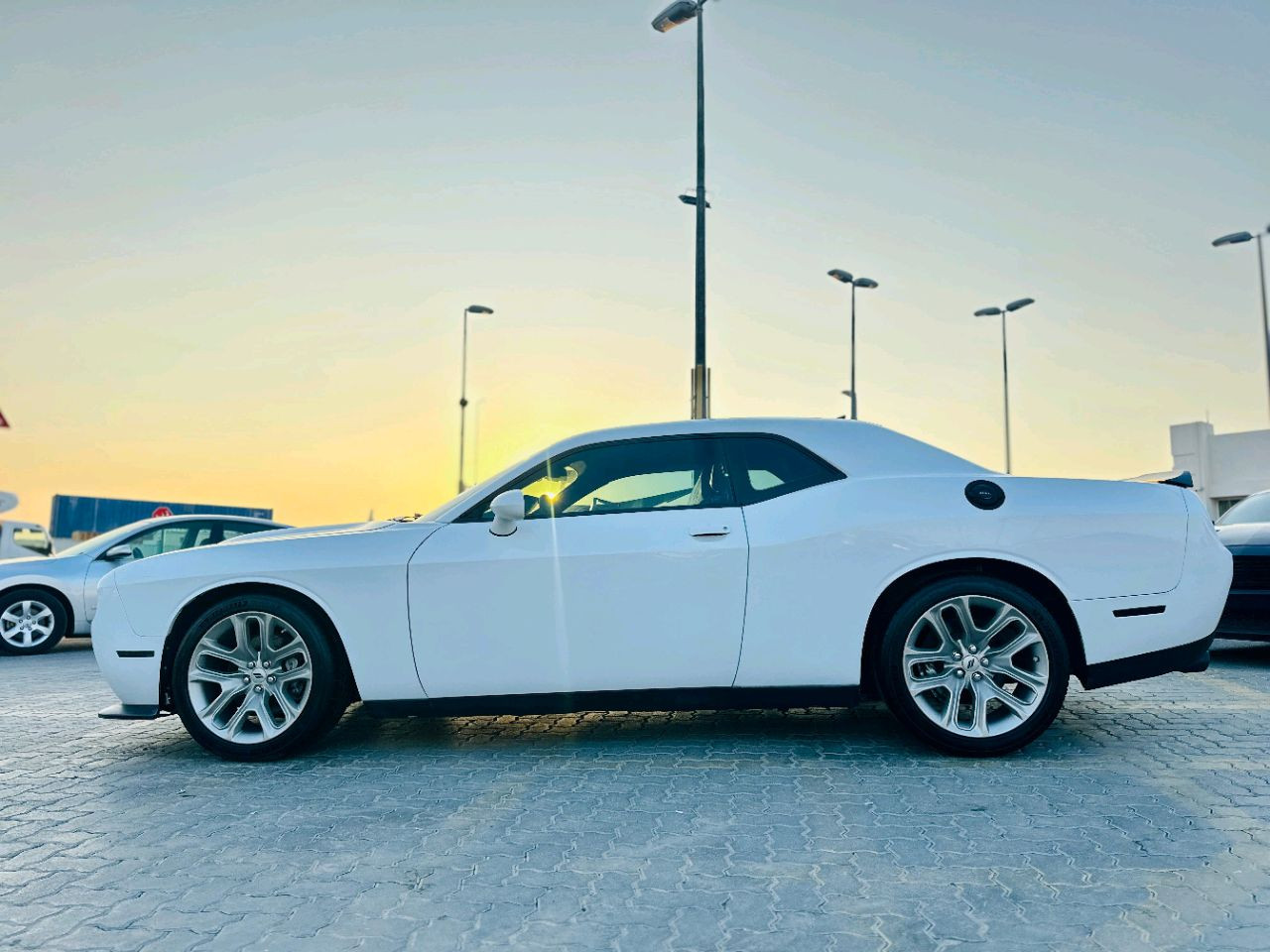 Dodge Challenger - Image 9