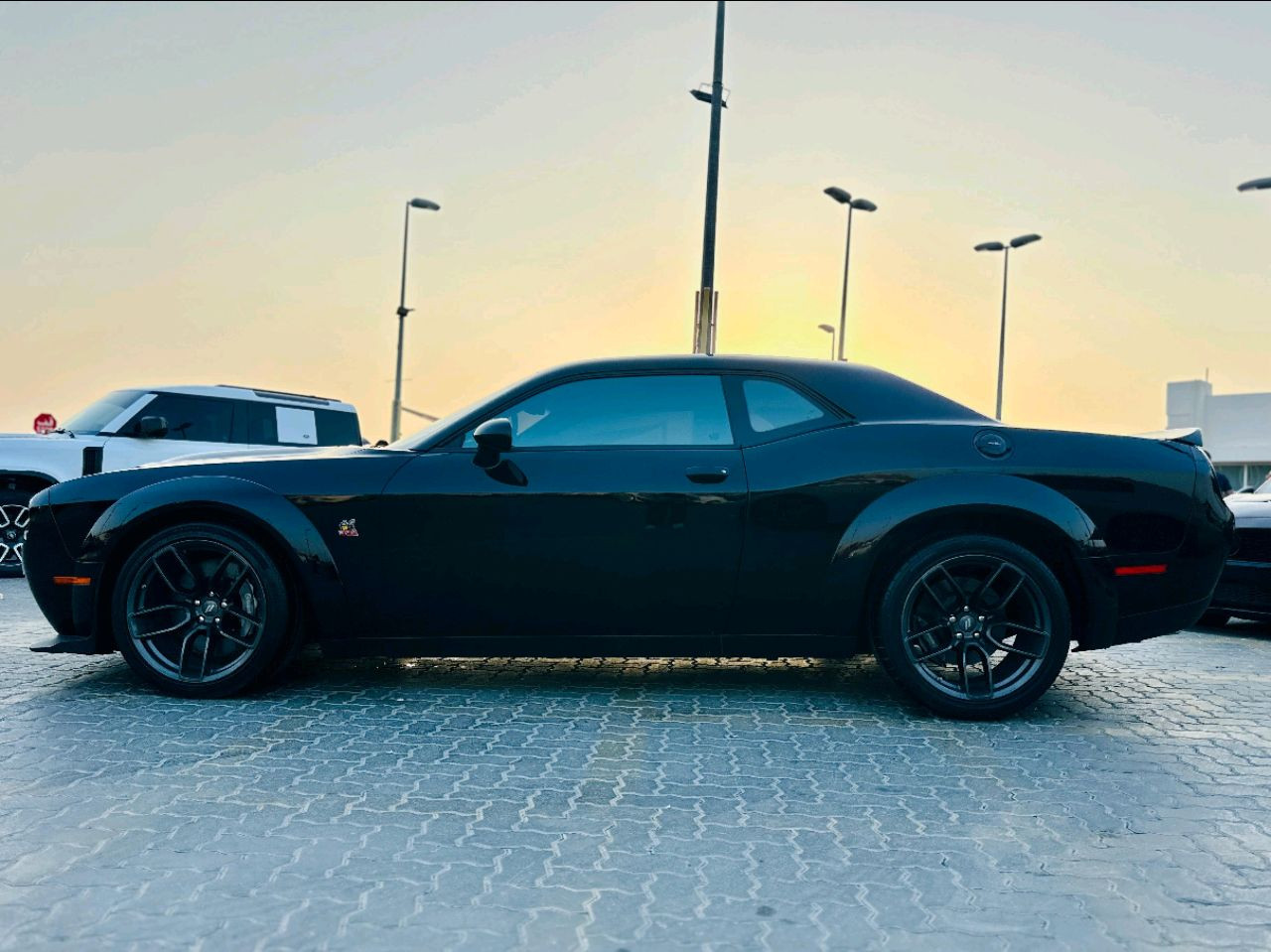 Dodge Challenger - Image 9