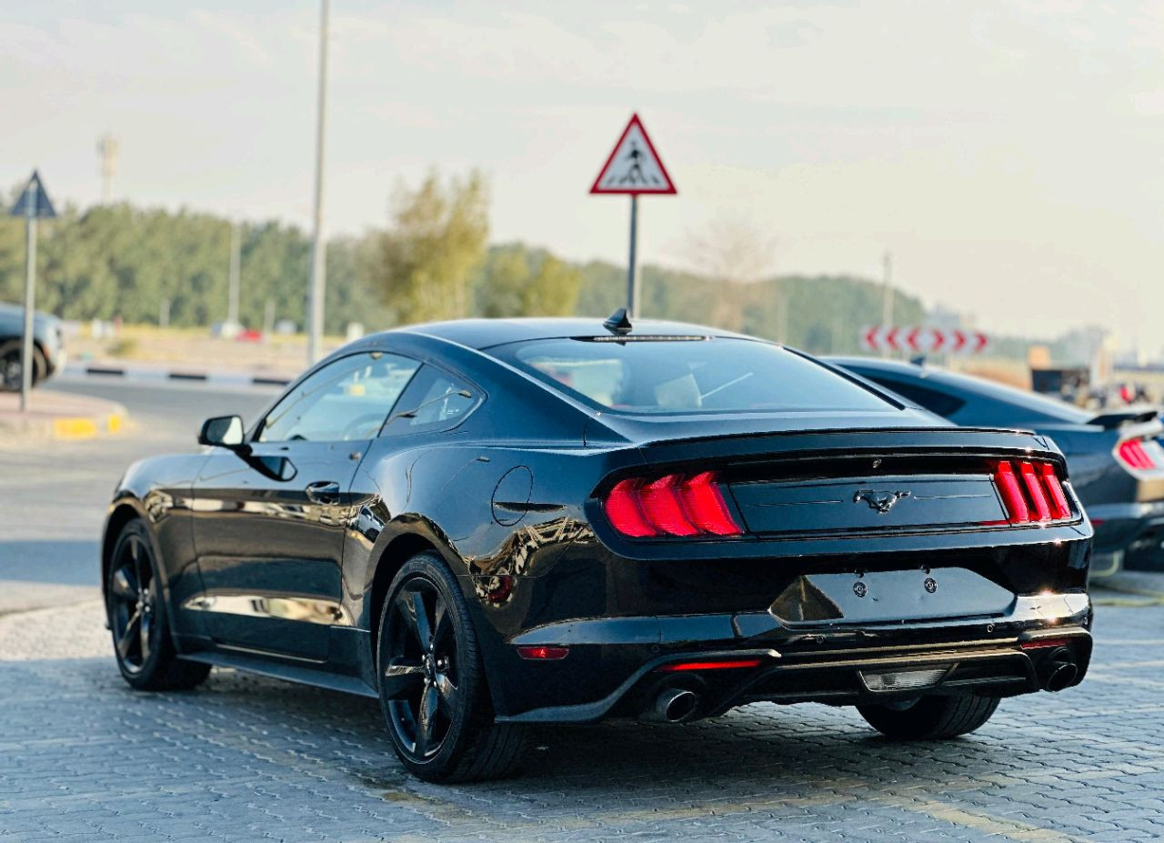 Ford Mustang - Image 8