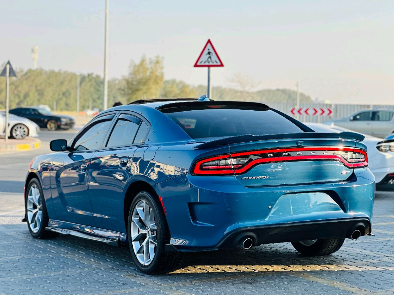 Dodge Charger - Image 8