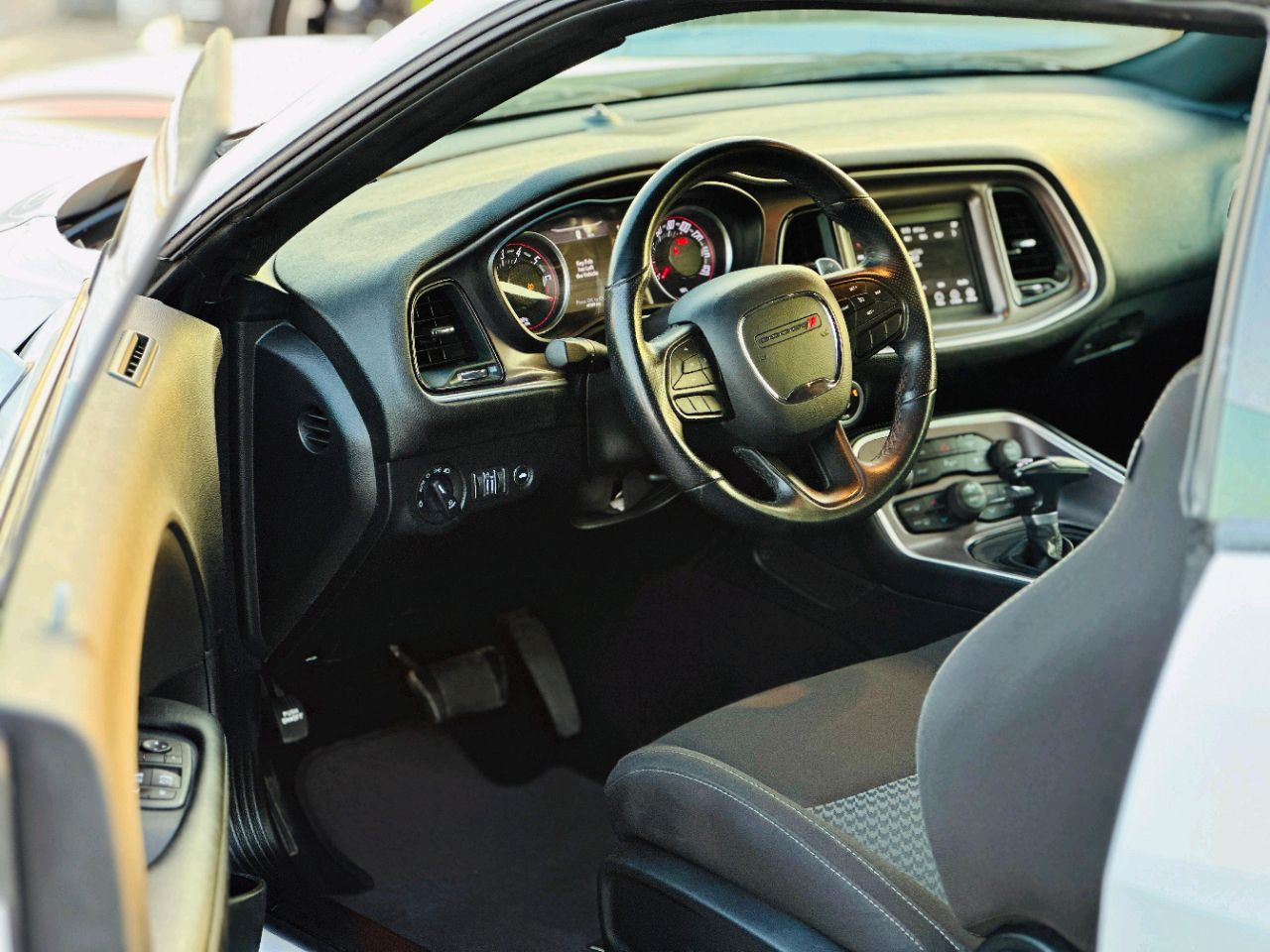 Dodge Challenger - Image 10