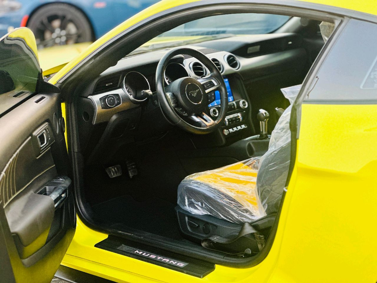 Ford Mustang - Image 11