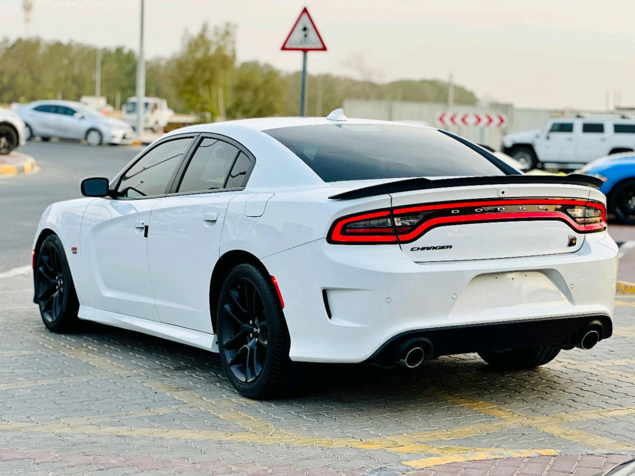 Dodge Charger - Image 8