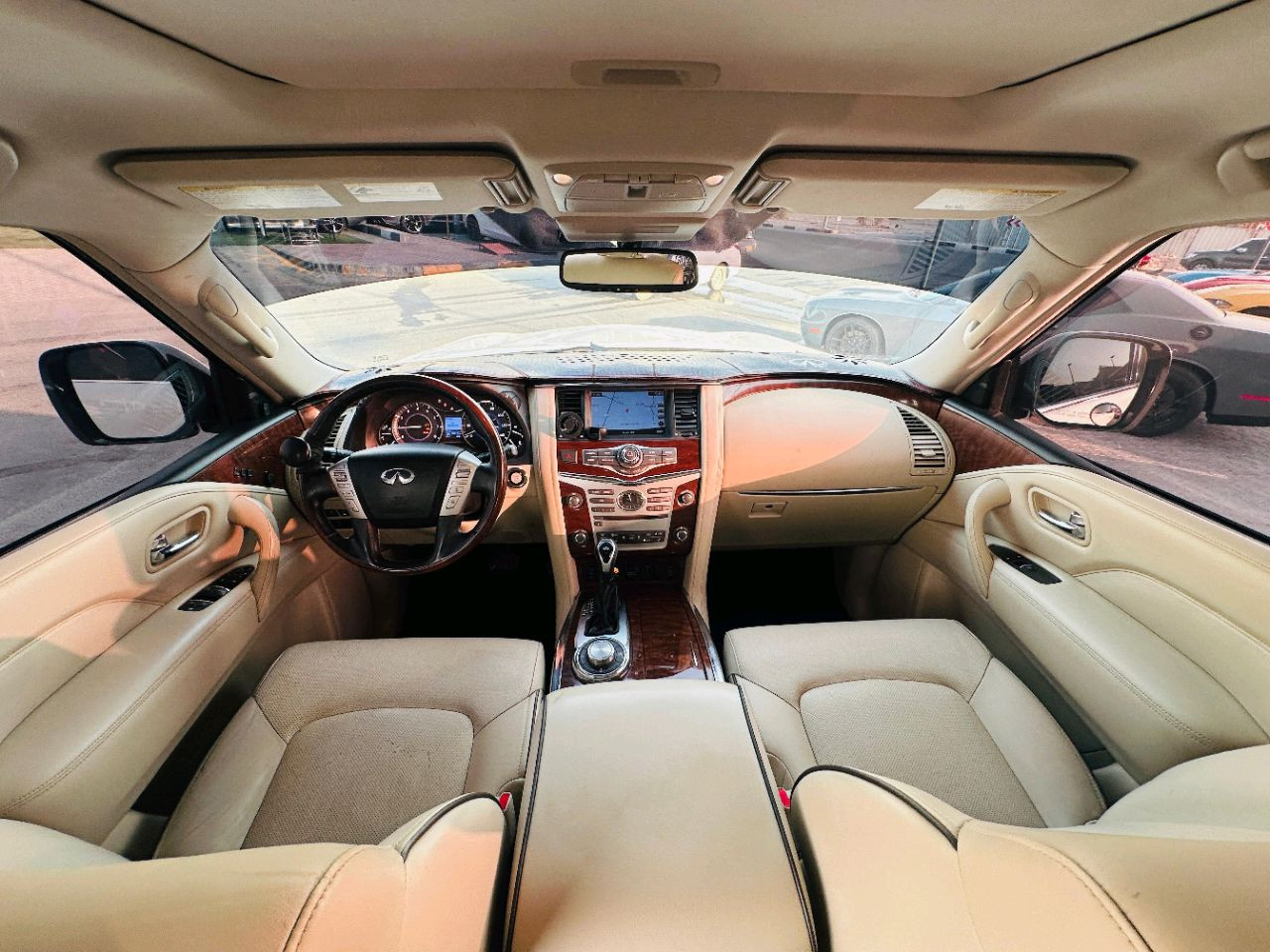 Infiniti QX80 - Image 11