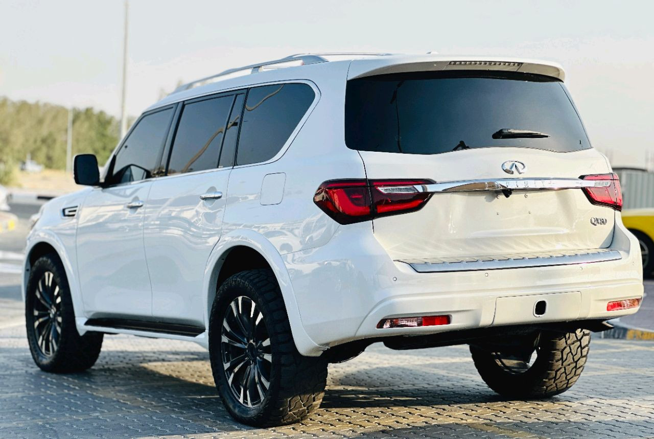 Infiniti QX80 - Image 8
