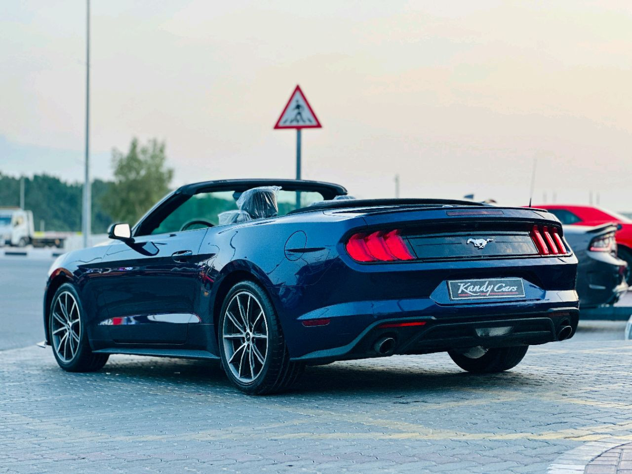 Ford Mustang - Image 8