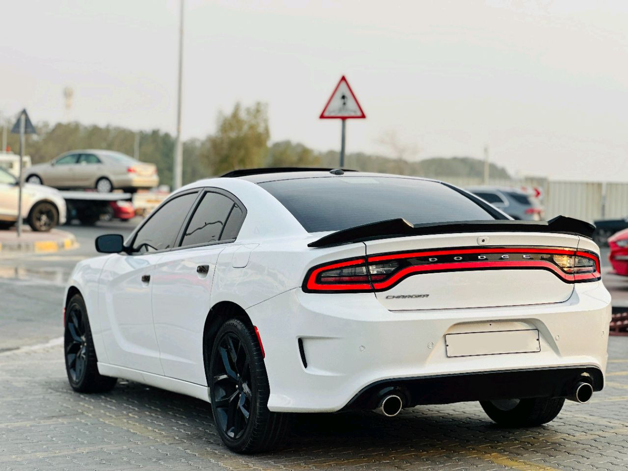 Dodge Charger - Image 8