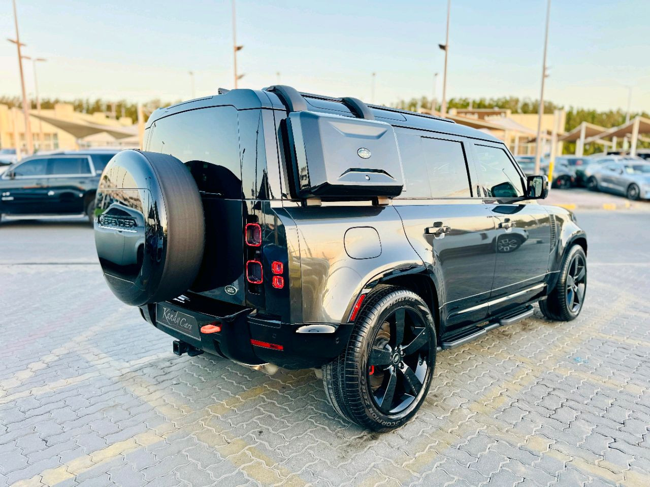 Land Rover Defender - Image 6