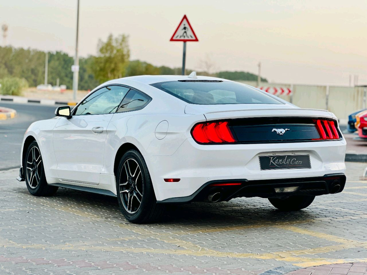 Ford Mustang - Image 8