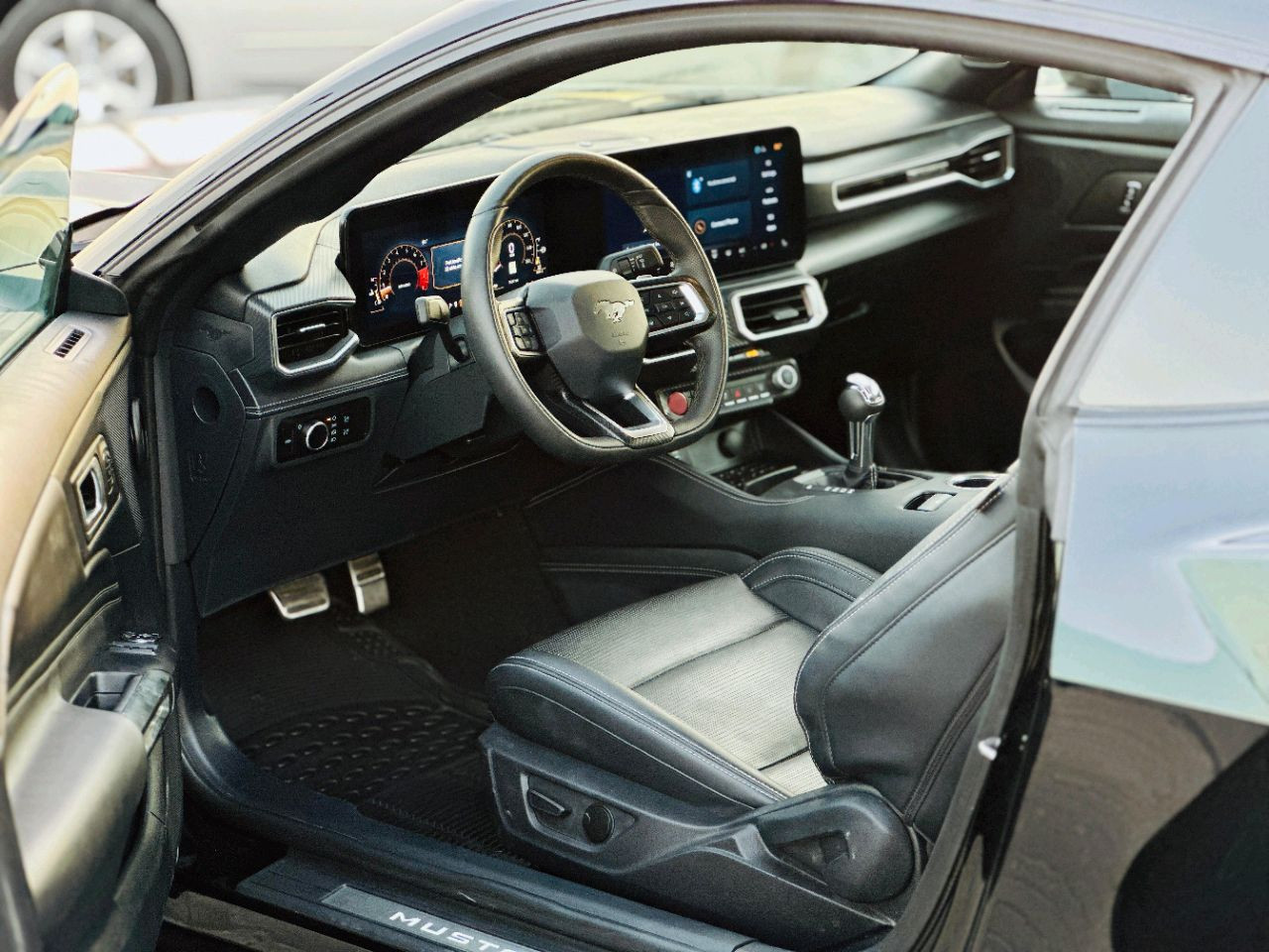 Ford Mustang - Image 11